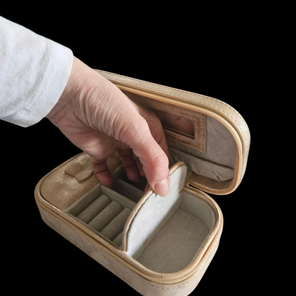 Charming Beige Jewelry Travel Case.  #0062 - Picture 3 of 7